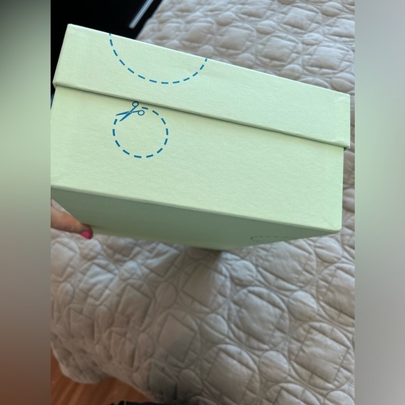Off-White Shoe Box - Picture 7 of 16